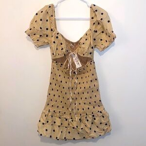Small Cellecci Cream/Black Polka Dot OpenMid Section Stretchy Short Sleeve Dress